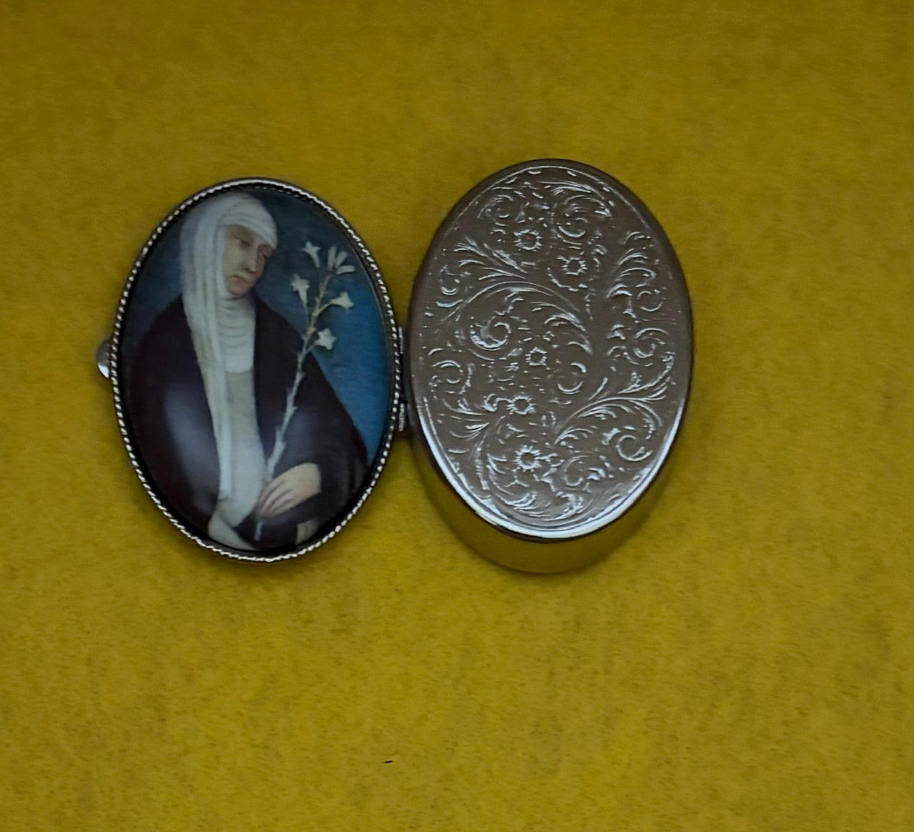 Rosary Striped crystal with cameo case